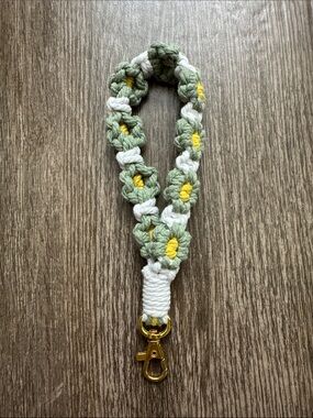 Handmade Green & White Crochet Floral Wristlet with Gold Clip